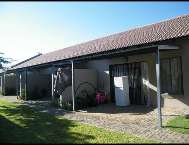 2 BEDROOM TOWNHOUSE FOR SALE IN HEATHERDALE AH